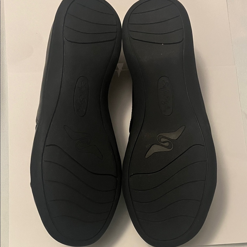 Life Stride Black Slip-On Loafers for Women - Picture 4 of 7